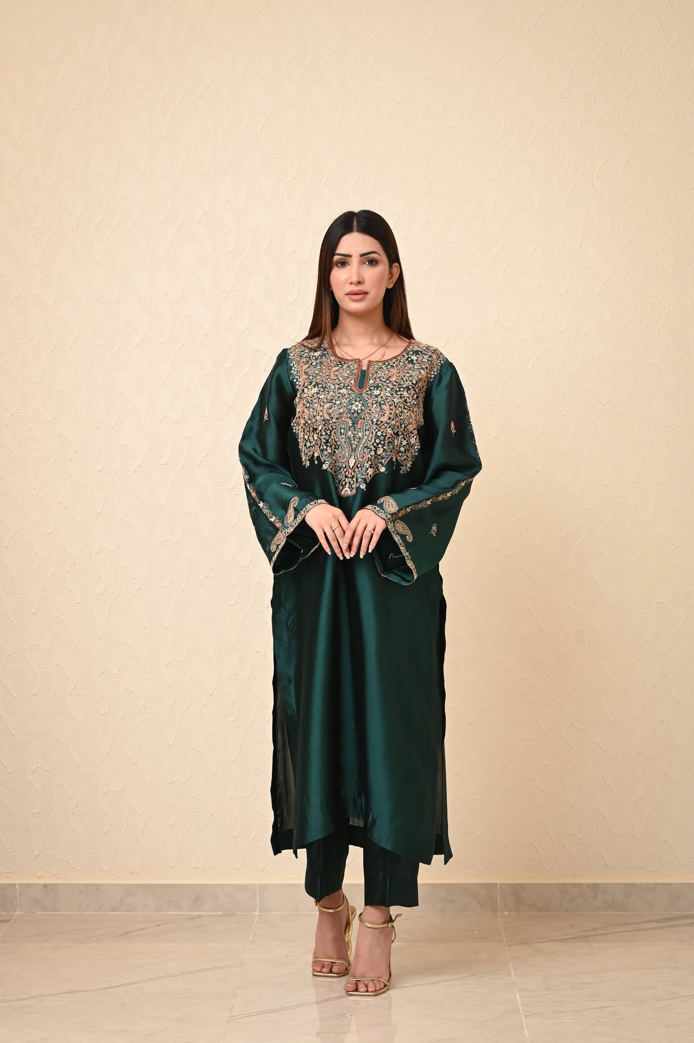 Beautiful Heavy Kashmiri Work 3-Piece Set in Shesha Silk with Pure Organza Dupatta