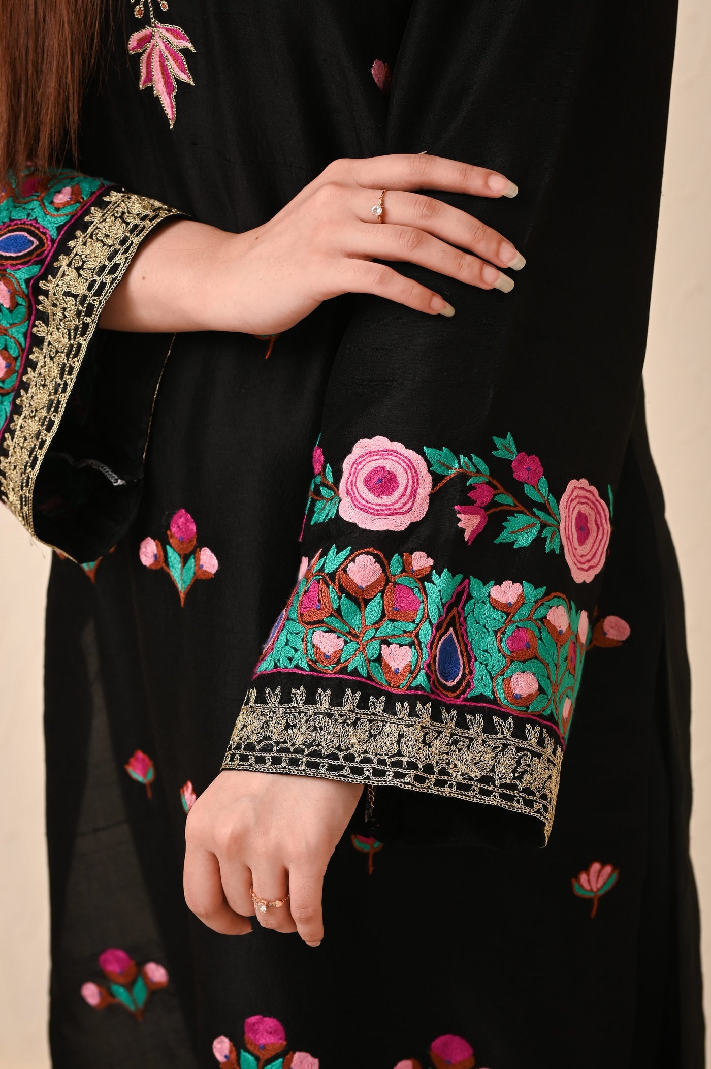 Black 3-Piece Kashmiri Aari Work Silk Ensemble with Organza Dupatta