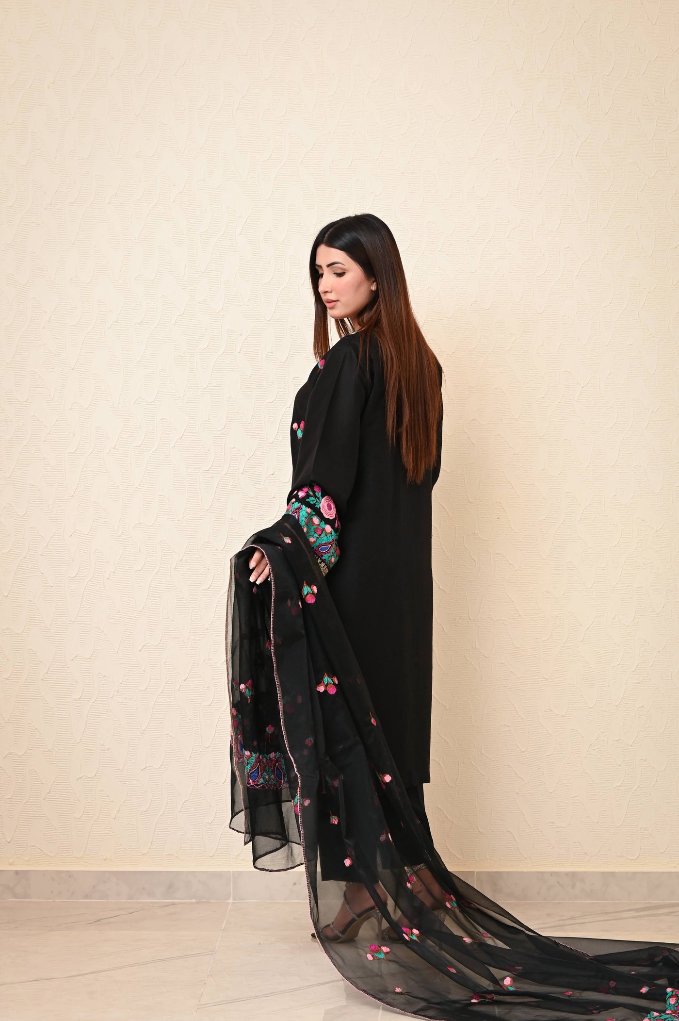 Black 3-Piece Kashmiri Aari Work Silk Ensemble with Organza Dupatta